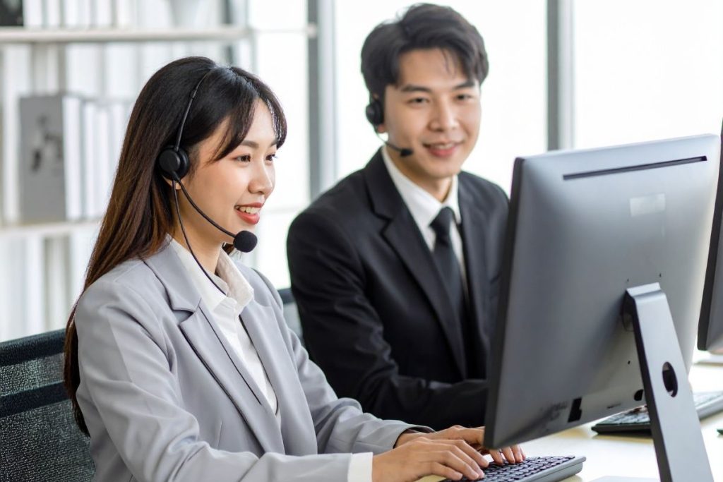 crmやsfaなどの支援ツールを活用し、顧客情報の一元管理により営業活動の効率化を図る。セールスイネーブルメントの導入により、ナレッジ共有とプロセス標準化を推進し、チーム全体の売れる仕組みを構築する。インサイドセールス強化により、プレゼンテーションやクロージングの精度向上を実現し、交渉力とコミュニケーション能力の習得を支援する。これらの施策により組織的な営業力向上を達成する